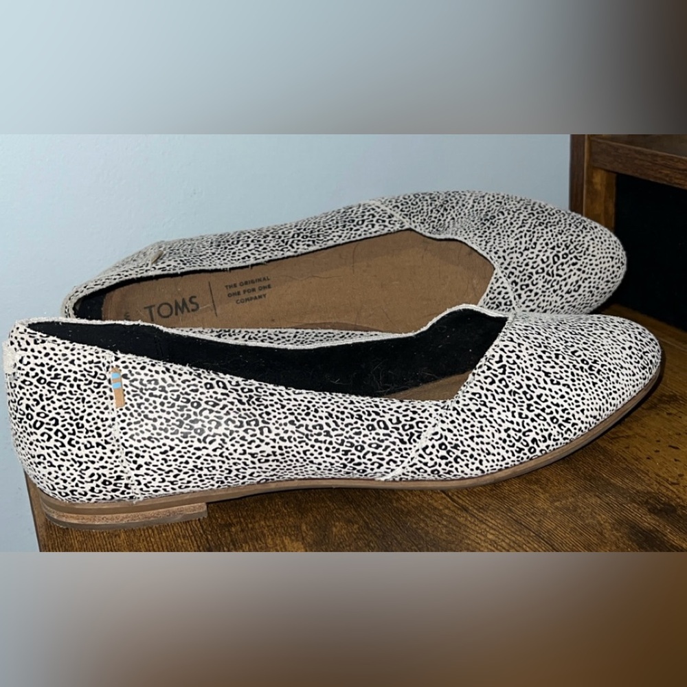 Tom’s women size 9 flats- new without tags or box